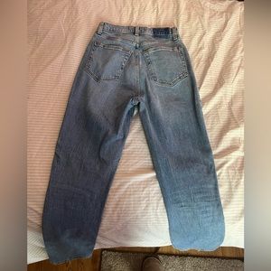 Abercrombie curve love 90s straight jeans, size 00/24. Worn handful of times.